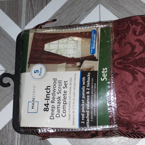 Curtain - Picture 1 of 1